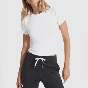 Vuori Pose Fitted Tee